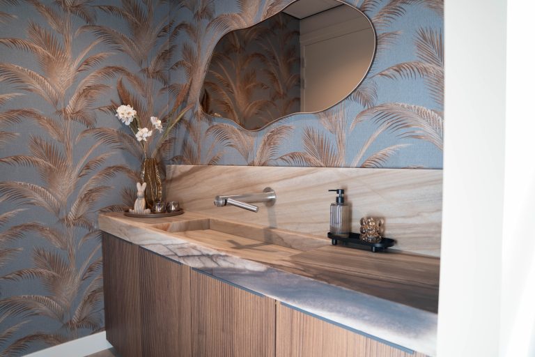 toiletmeubel op maat, maatwerk wastafelmeubel, houten toiletmeubel